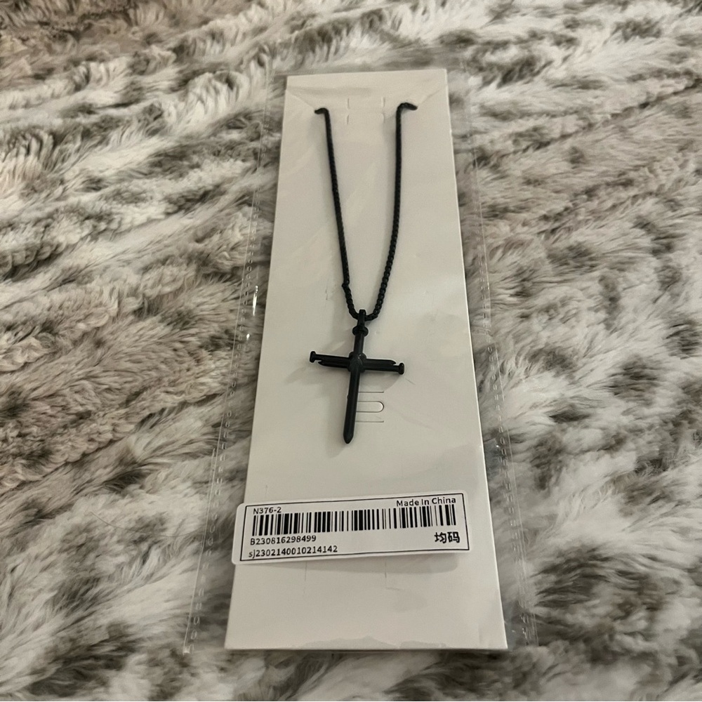 NWT Men's Black Chain Nail Cross Necklace - Picture 3 of 5
